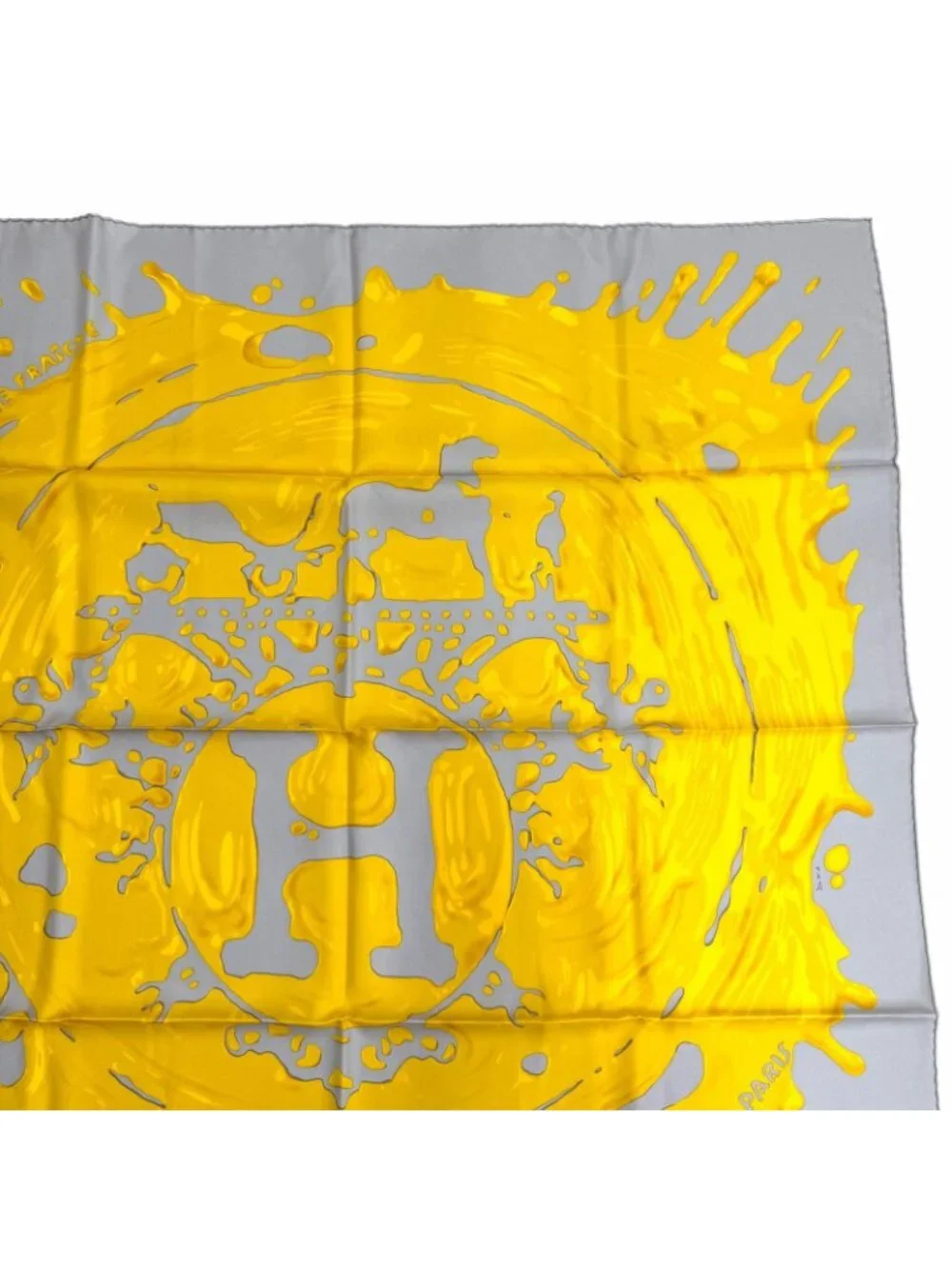 Hermes Carre 90 Peinture Fraiche Freshly Painted Silk 100% Gray Perlee or Scarf